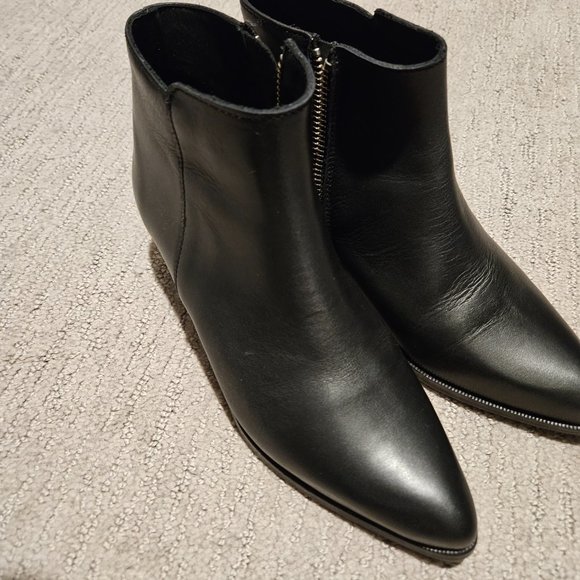 Black Thursday Downtown Booties - Picture 4 of 7